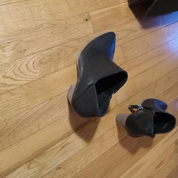 Frye Black Reed Shootie size 8 - Picture 2 of 4